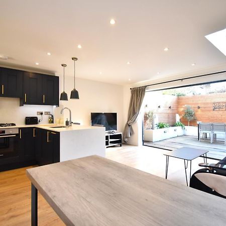Stunning 2 Bed Apartment London Eksteriør billede