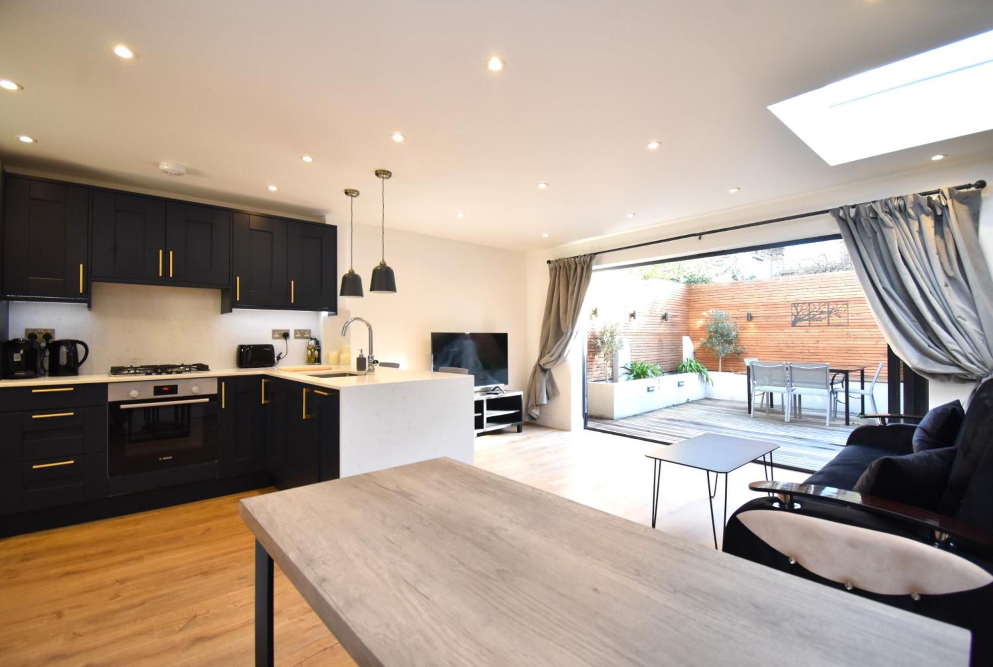Stunning 2 Bed Apartment London Eksteriør billede