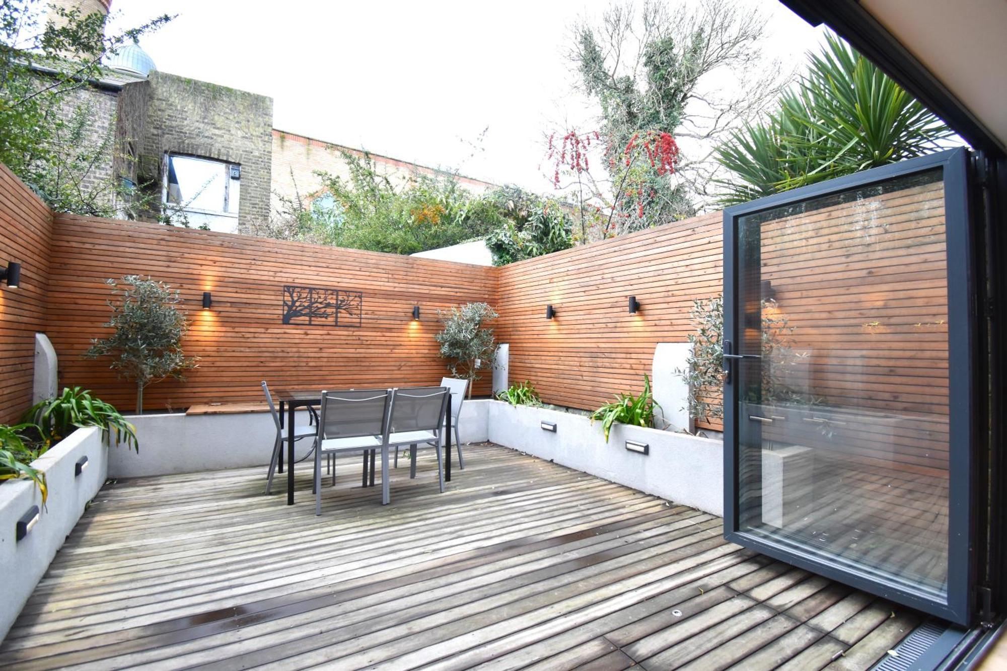 Stunning 2 Bed Apartment London Eksteriør billede